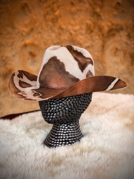 CowHide Crown cowhide cowboy hat, three-quarter view — hand-dyed Brazilian cowhide look in beaver felt, TROVADOR